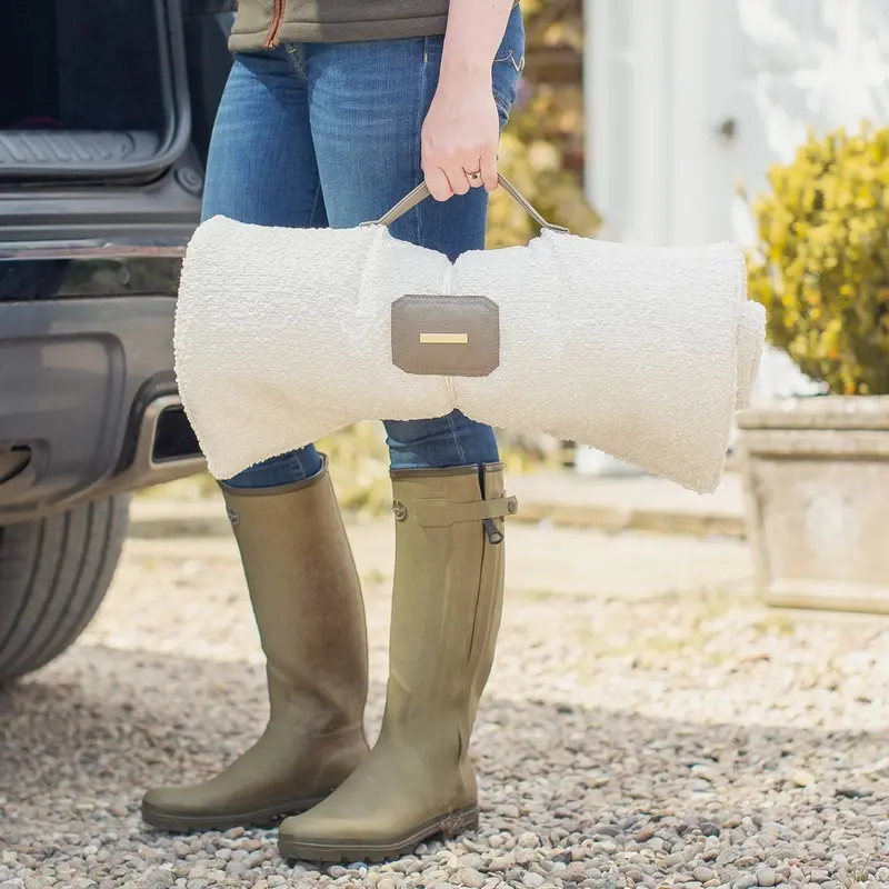 Travel Mat in Ivory Boucl by Lords & Labradors